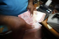 Ringgit Jatuh ke Titik Terendah Sejak Krismon 1998