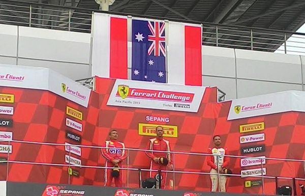Bendera Indonesia Berkibar di Ferrari Challenge
