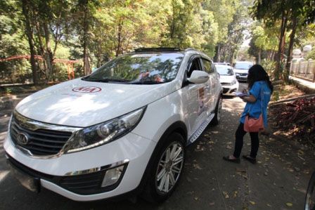 Reli Pengguna Mobil Kia di Bandung