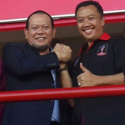 Salaman dengan La Nyalla, Menpora: Silaturahmi Tak Boleh Putus, (tapi PSSI Tetap Dibekukan)