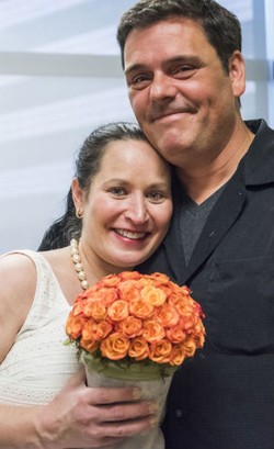 Pasangan Ini Memutuskan Menikah di Rumah Sakit Menjelang Melahirkan