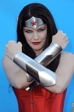 Anak Perempuan Ini Dilarang Masuk Sekolah karena Kotak Makan Wonder Woman