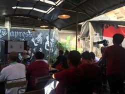 Kolaborasi Antara Seniman dan Dalang Furniture