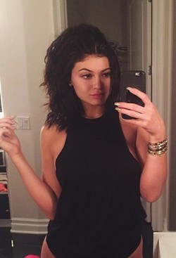 Cantik, Kylie Jenner Pamer Wajah Baru Bangun Tidur di Instagram