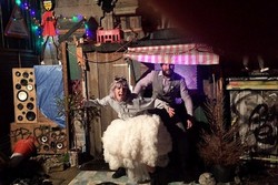 Pasangan Ini Batal Bulan Madu, Demi Taman Rekreasi Buruk Rupa