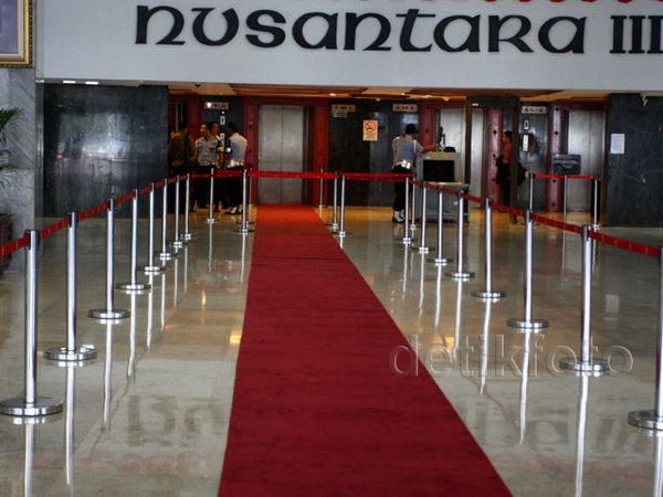 Karpet Merah di Gedung DPR Menuai Protes