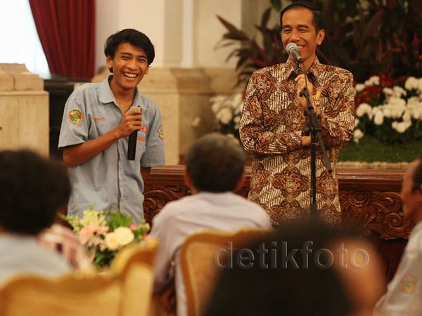 Jokowi Makan Bareng Tukang Ojek Hingga Sopir Kopaja