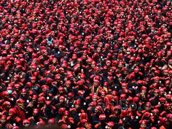 Ribuan Buruh Longmarch ke Istana