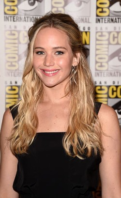 Tampil Berbeda, Jennifer Lawrence Terlihat Cantik di Iklan Terbaru Dior