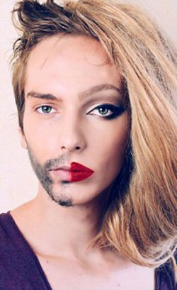 Makeup Artist Ini Dandan Tiap Hari Jadi Pria dan Wanita