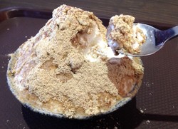 Bing Go: Segar Manis Es Serut Korea Bertabur Injeolmi yang Kenyal