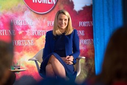 CEO Cantik Yahoo Hamil Anak Kembar