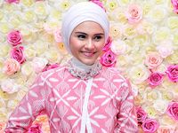Zee Zee Shahab Cantik Berhijab Turban