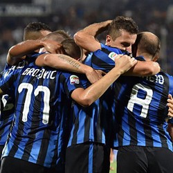 Ular Besar yang Menggeliat di Musim Panas