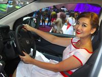 Si Cantik Della Christina