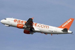 Penumpang Tonjok Pramugari, Pesawat Mendarat Darurat