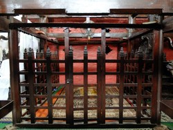 Keluarga Sultan Salat Dalam Kerangkeng di Masjid Agung Cirebon