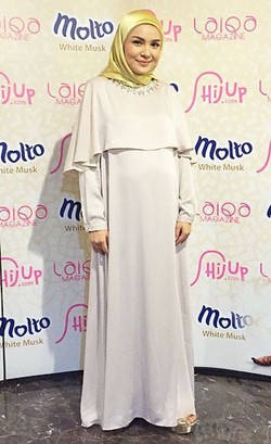 Foto: Busana Stylish Dina Tokio Hingga Ria Miranda Saat Hamil