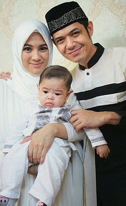 Foto: Gaya 10 Selebriti Muda Berhijab yang Kini Jadi Ibu