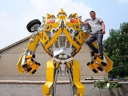 Di Tiongkok, Bapak Ini Bangun Transformers Sungguhan untuk Anaknya