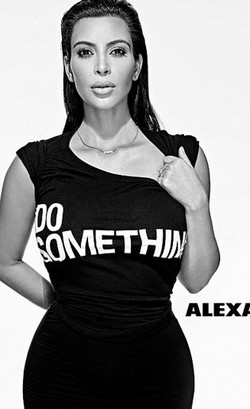 Pamela Anderson Hingga Kate Moss Tampil Seksi Untuk Amal