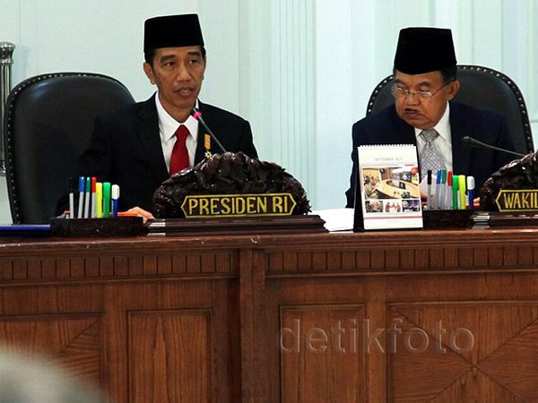 Jokowi Pimpin Rapat Kabinet Bahas Ekonomi