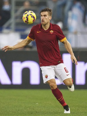 Kala Sinatra dan Whitney Houston Iringi Operasi Strootman