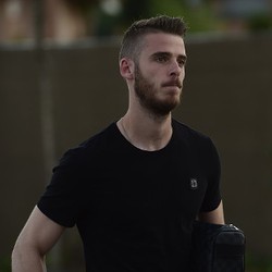 Tak Suka Bursa Transfer Berlarut-larut, Carragher Juga Pertanyakan Rumitnya Transfer De Gea