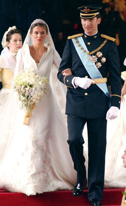 10 Inspirasi Gaun Pengantin Indah Milik Putri Kerajaan Dunia