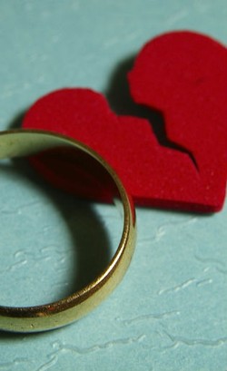 Foto Selfie Pasca Cerai Jadi Tren Gara-gara Pasangan Ini