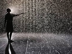 Main Hujan-hujanan di Instalasi Rain Room, Yuk!