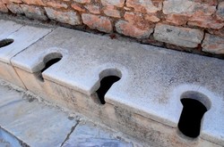 Kota Kuno Ephesus di Turki Simpan Toilet Zaman Romawi
