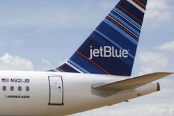 Baku Hantam di Pesawat, Dua Turis Ditahan di Bandara New York