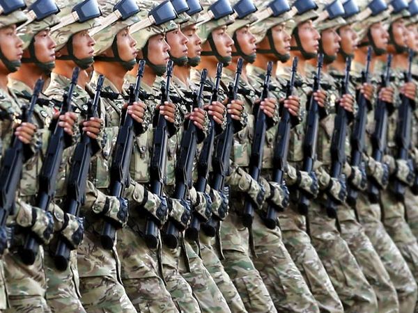 Parade Militer Peringatan 70 Tahun Berakhirnya PD II Parade Militer Peringatan 70 Tahun Berakhirnya PD II