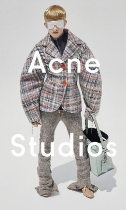 Jadi Model Fashion, Anak Lelaki 11 Tahun Tampilkan Busana Wanita