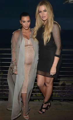 Hamil Anak Kedua, Kim Kardashian Tampil Seksi dengan Crop Top