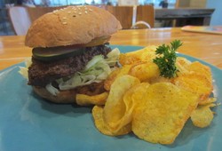 Treeangelo: Harumnya Kopi Arabica Bersanding dengan Rendang Sandwich yang Empuk