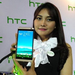 M9+ Kemahalan? HTC Punya One E9+ Plastik