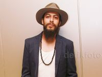 Wajah Berewokan Alex Abbad, Yay or Nay?