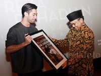 10 Tahun Berkarya, Reza Rahadian Gelar Syukuran