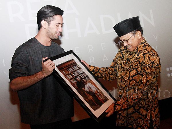 10 Tahun Berkarya, Reza Rahadian Gelar Syukuran
