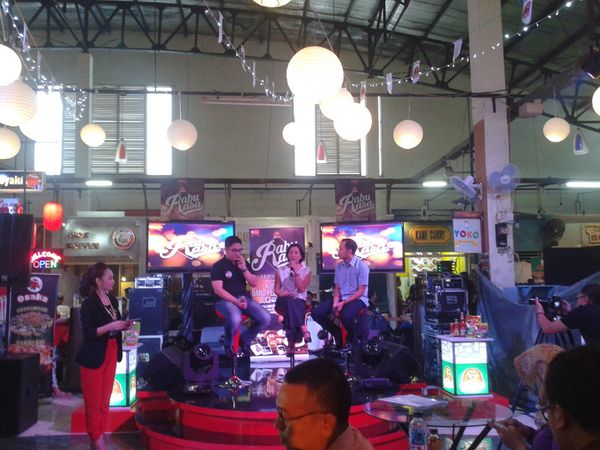 Asyiknya Mencicipi Aneka Makanan di  Rabu Rasa​ Pasar Santa