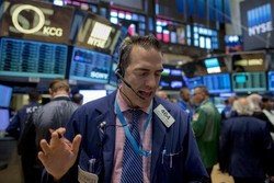Wall Street Naik Hampir 2%