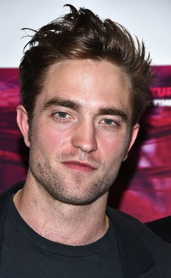 Robert Pattinson Jadi Tamu Tak Diundang di Pernikahan Pasangan Ini