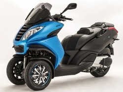 Berbalut Warna Biru dan Hitam, Skuter Peugeot Ini Tampil Lebih Segar