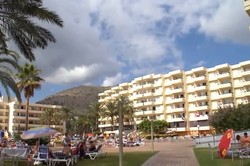 Tinggalkan Anak di Hotel Spanyol, Pasangan Traveler Inggris Dituntut