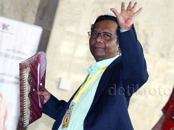Mahfud MD Datangi Gedung KPK