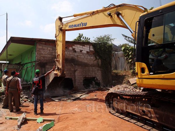 Pembongkaran Bangunan untuk Tol Becakayu