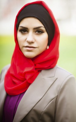 Tips Berhijab untuk Siasati Pipi yang Chubby