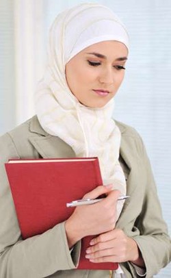 6 Cara Merawat Rambut Agar Tidak Mudah Rontok untuk Wanita Berhijab